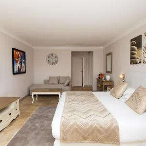 https://villa-stephanie-guest-house.fr-provencehotel.com